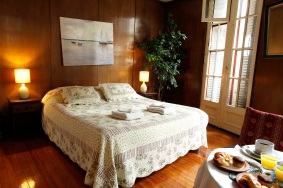 Ceder Room with Queen Bed